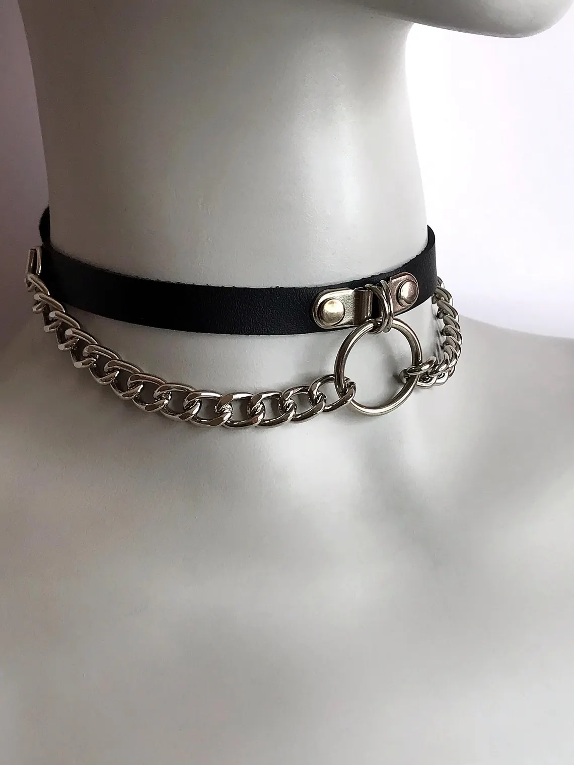 Collar cuerina con cadena fetiche y bondage sexshop 3 Collar cuerina con cadena - imagen 2