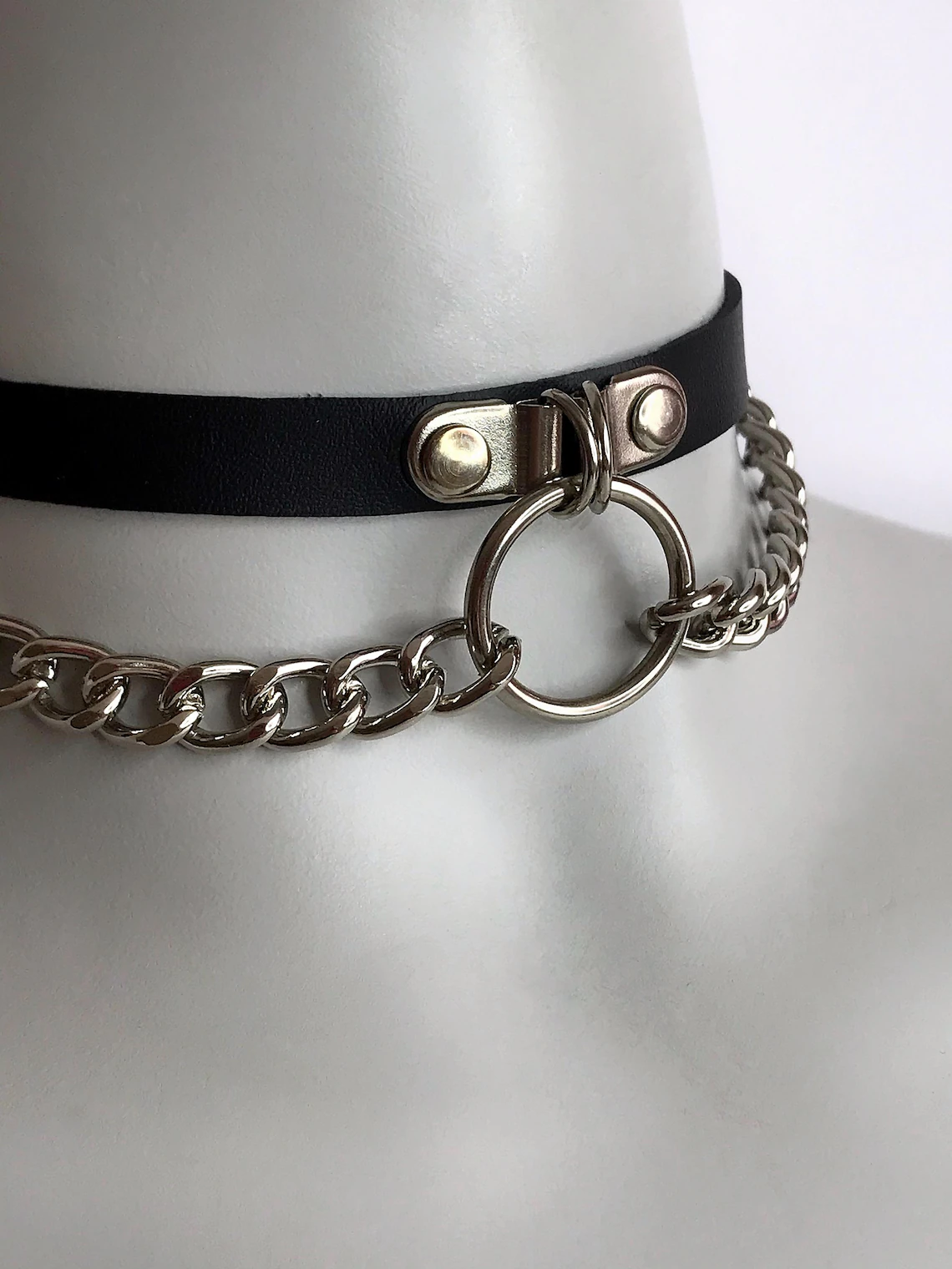 Collar cuerina con cadena fetiche y bondage sexshop 4 Collar cuerina con cadena - imagen 3